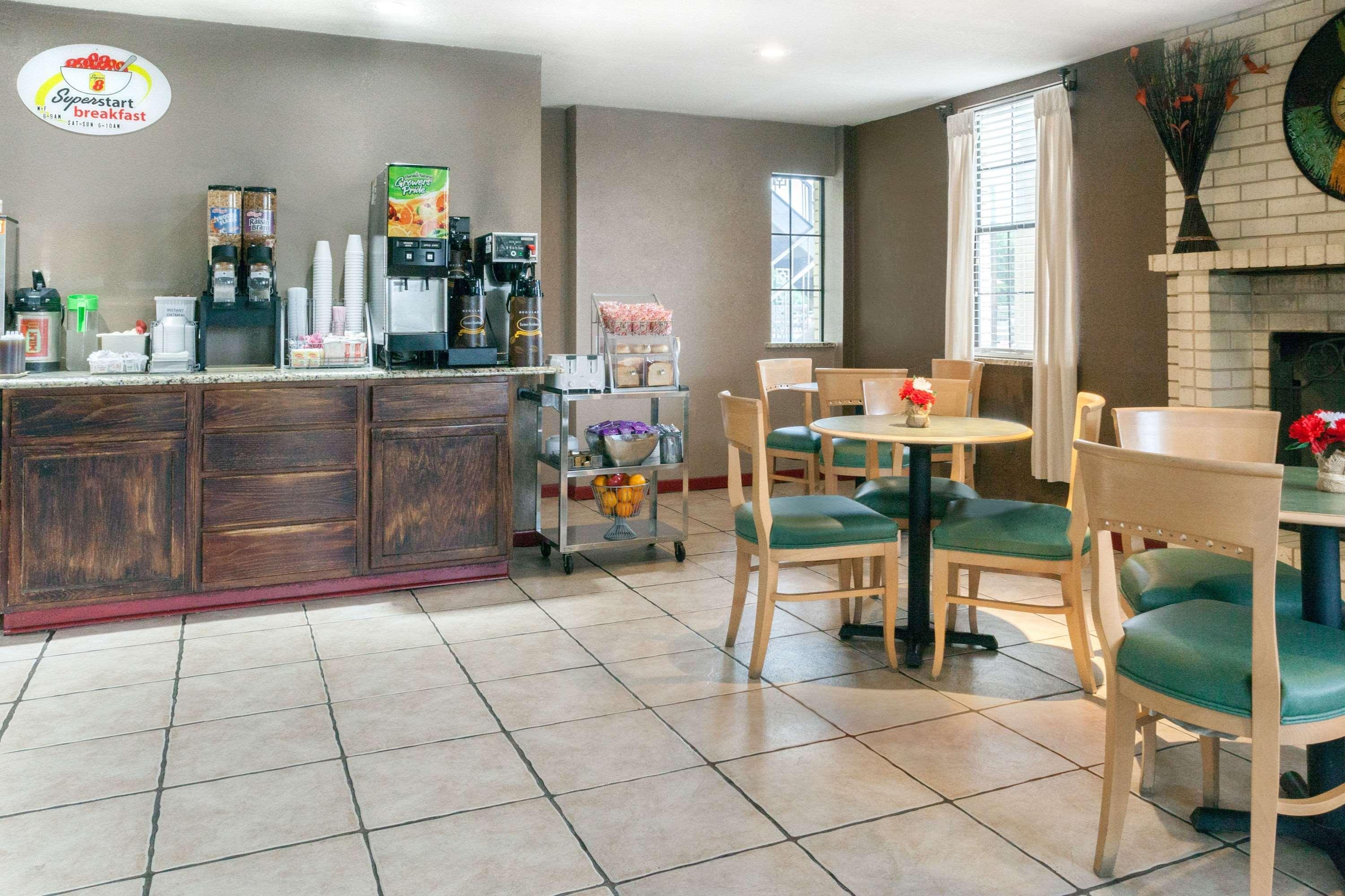 Super 8 By Wyndham Fredericksburg Hotel Luaran gambar