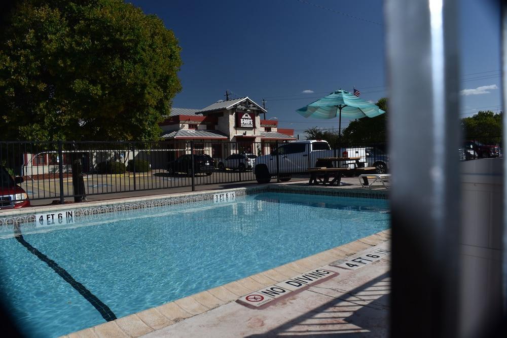 Super 8 By Wyndham Fredericksburg Hotel Luaran gambar