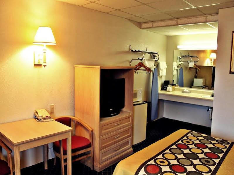 Super 8 By Wyndham Fredericksburg Hotel Luaran gambar